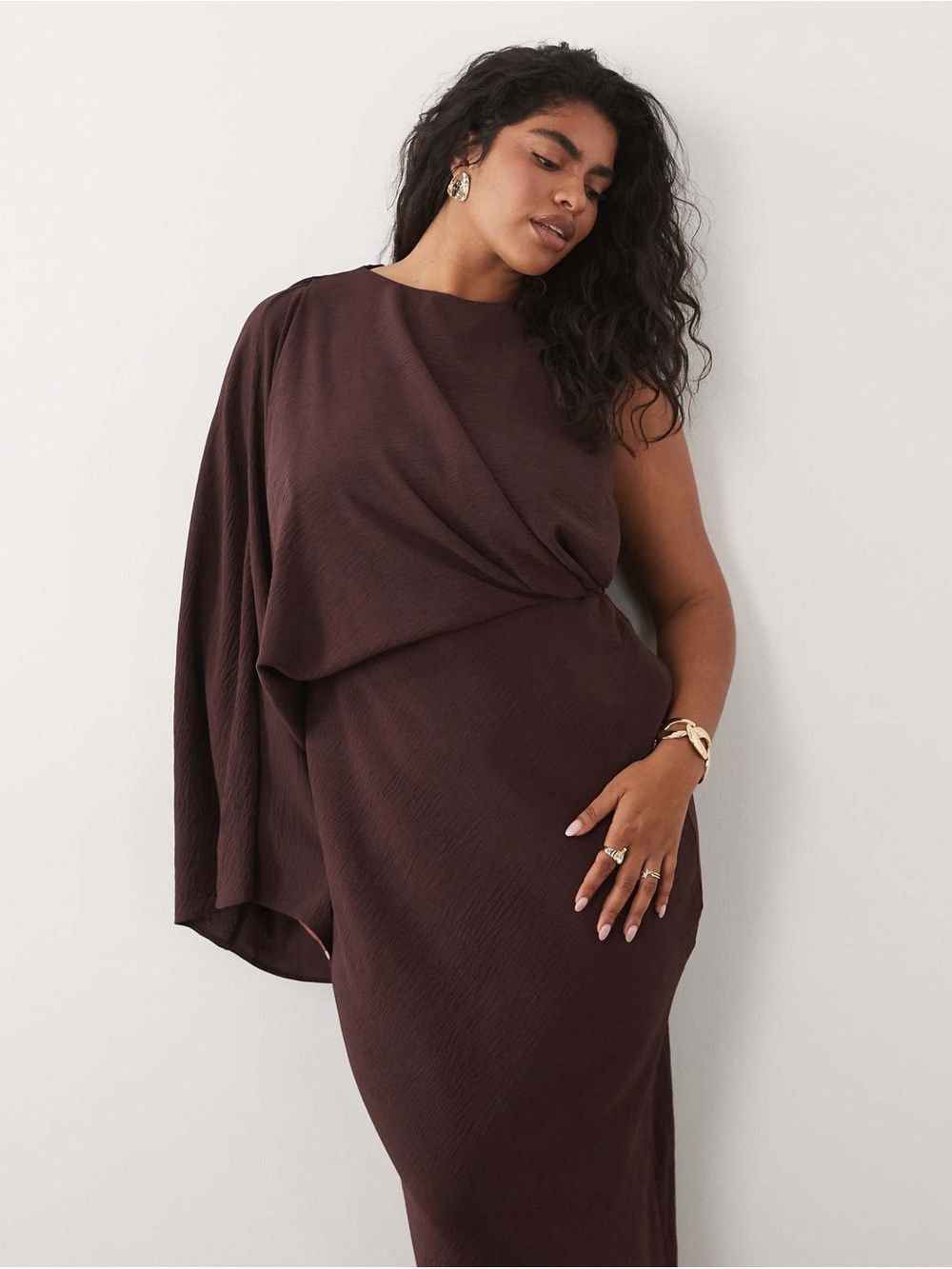 ASOS DESIGN Curve one-shoulder drape back column maxi dress
Size US 16